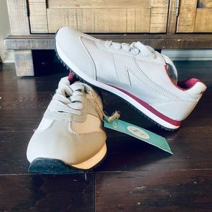 NEVER WORN Grey movement sneakers